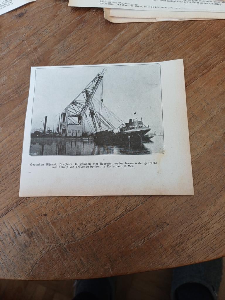 Knipsel gezonken Rijnaak Drughorn 44 Rotterdam, Ophalen of Verzenden, Kaart, Foto of Prent