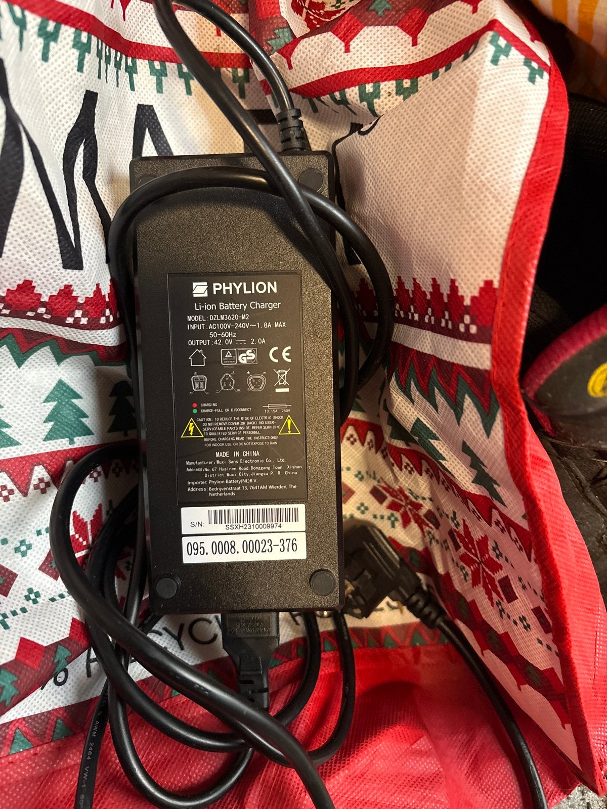 Acculader 42V 2A voor Cortina, Koga, Sparta, Vogue e.a., Fietsen en Brommers, Fietsaccessoires | Fietsaccu's, Ophalen, Gebruikt