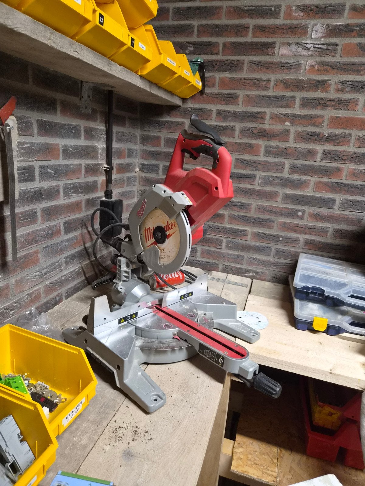 afkortzaag milwaukee, Doe-het-zelf en Verbouw, Gereedschap | Zaagmachines, Ophalen, 1200 watt of meer, Afkortzaag, 70 mm of meer