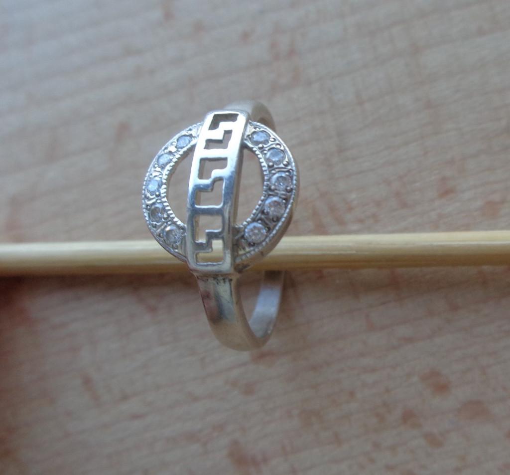 zilveren meander ring met heldere steentjes [174], Verzenden, Zo goed als nieuw, 17 tot 18, Dame