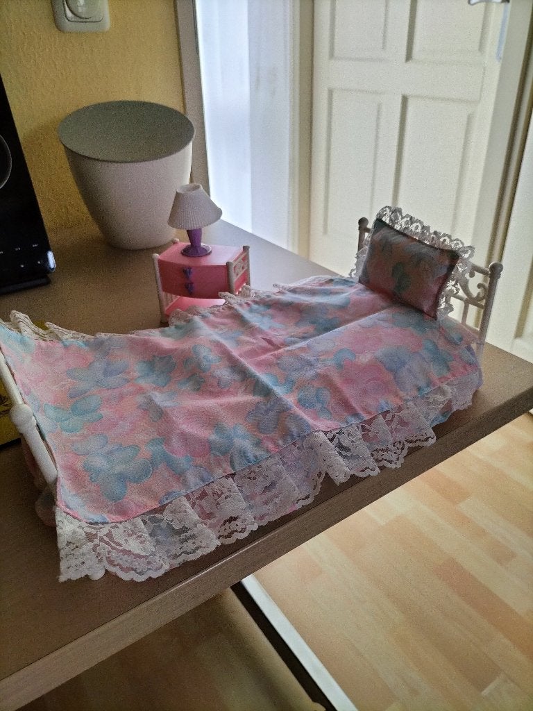 Barbie Bed met nachtkastje vintage, Ophalen of Verzenden, Zo goed als nieuw