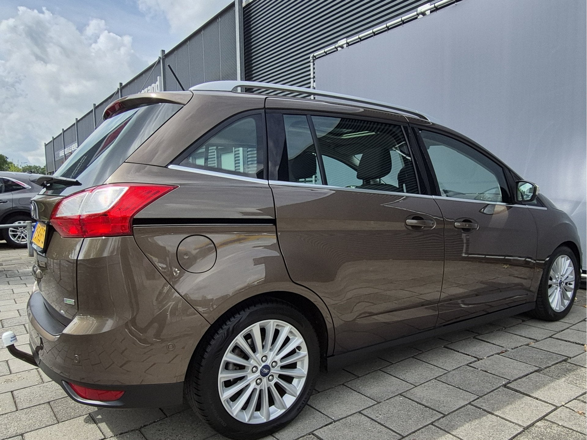 Ford Grand C-Max BWJ 11-2016 | 1.5T 183PK Titanium AUTOMAAT, Auto's, Ford, Bruin, Origineel Nederlands, 184 pk, Automatische klimaatregeling