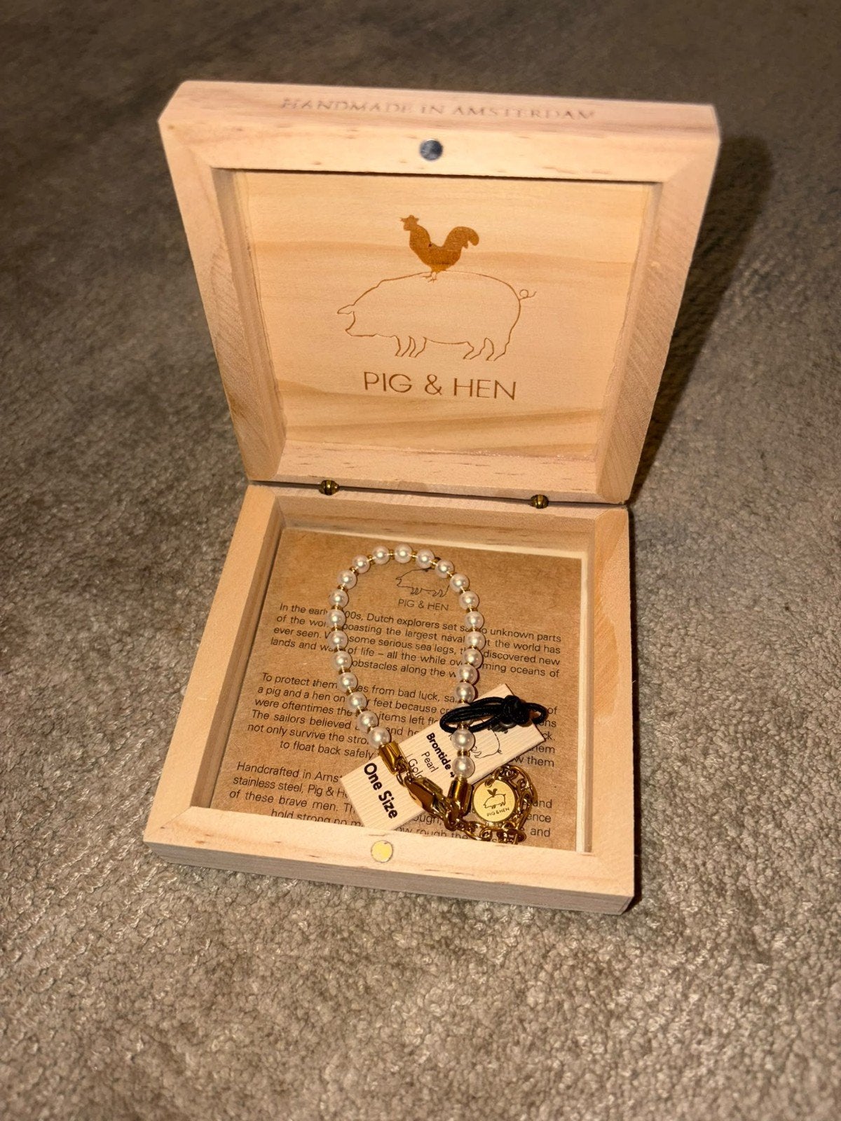 Pig & Hen Brontide 4 Pearl Gold Armband - Nieuw, Ophalen of Verzenden, Nieuw, Goud, Goud