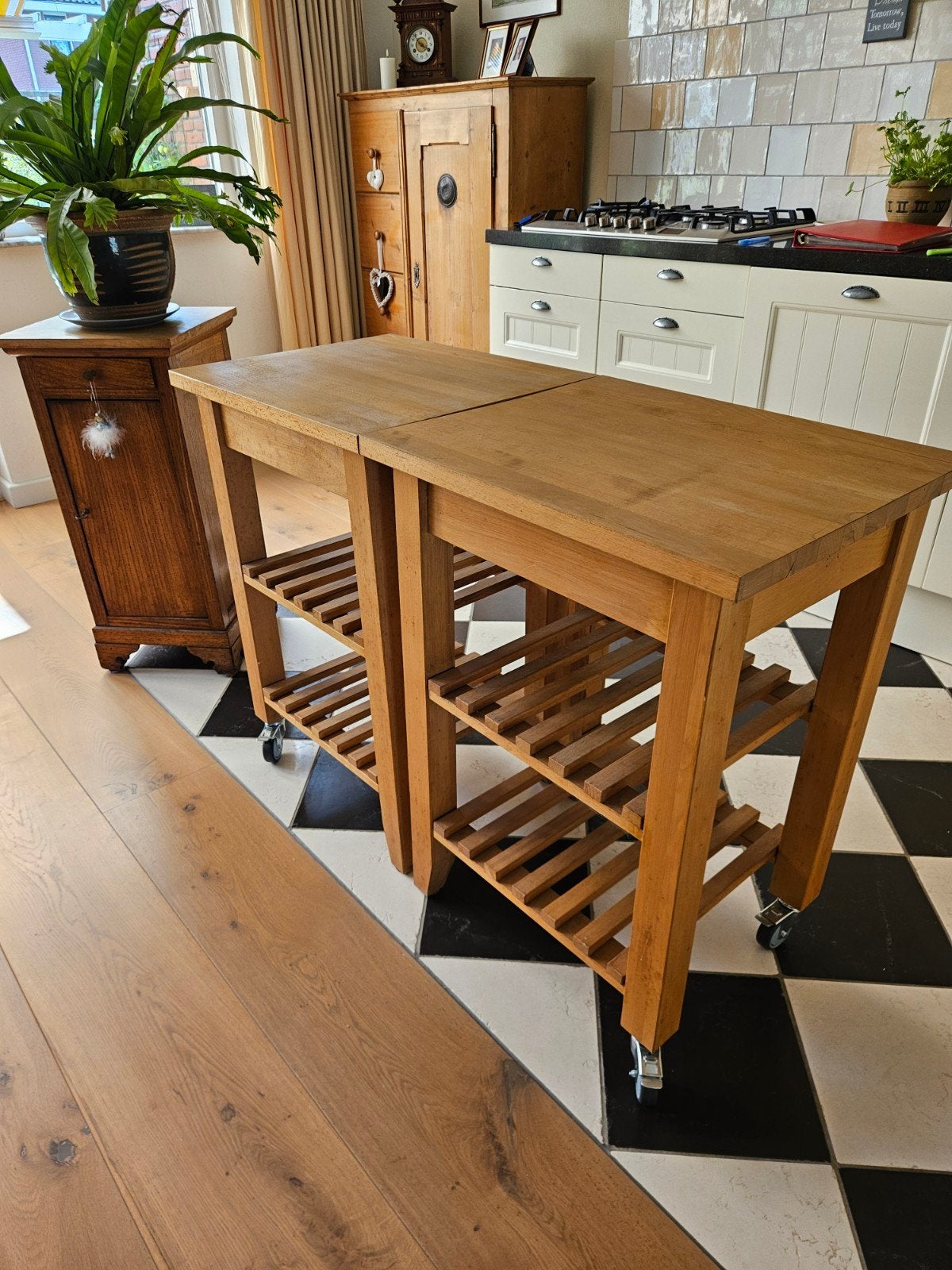 2 massief berkenhout trolleys, Ophalen, Bruin, 50 tot 100 cm, Zo goed als nieuw