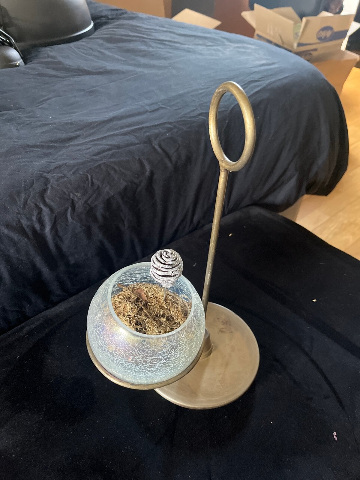 Decoratieve glazen bol op metalen standaard, Vintage, Gebruikt, Meerkleurig, Ophalen of Verzenden