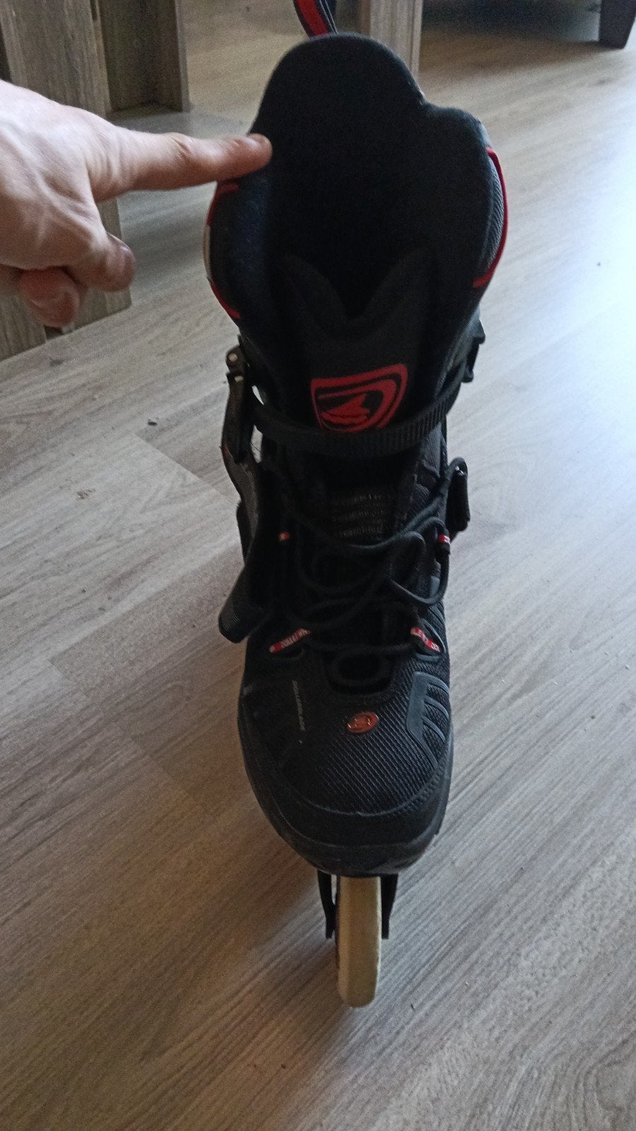 Foto 2 van Zwarte inline skates - Maat 49