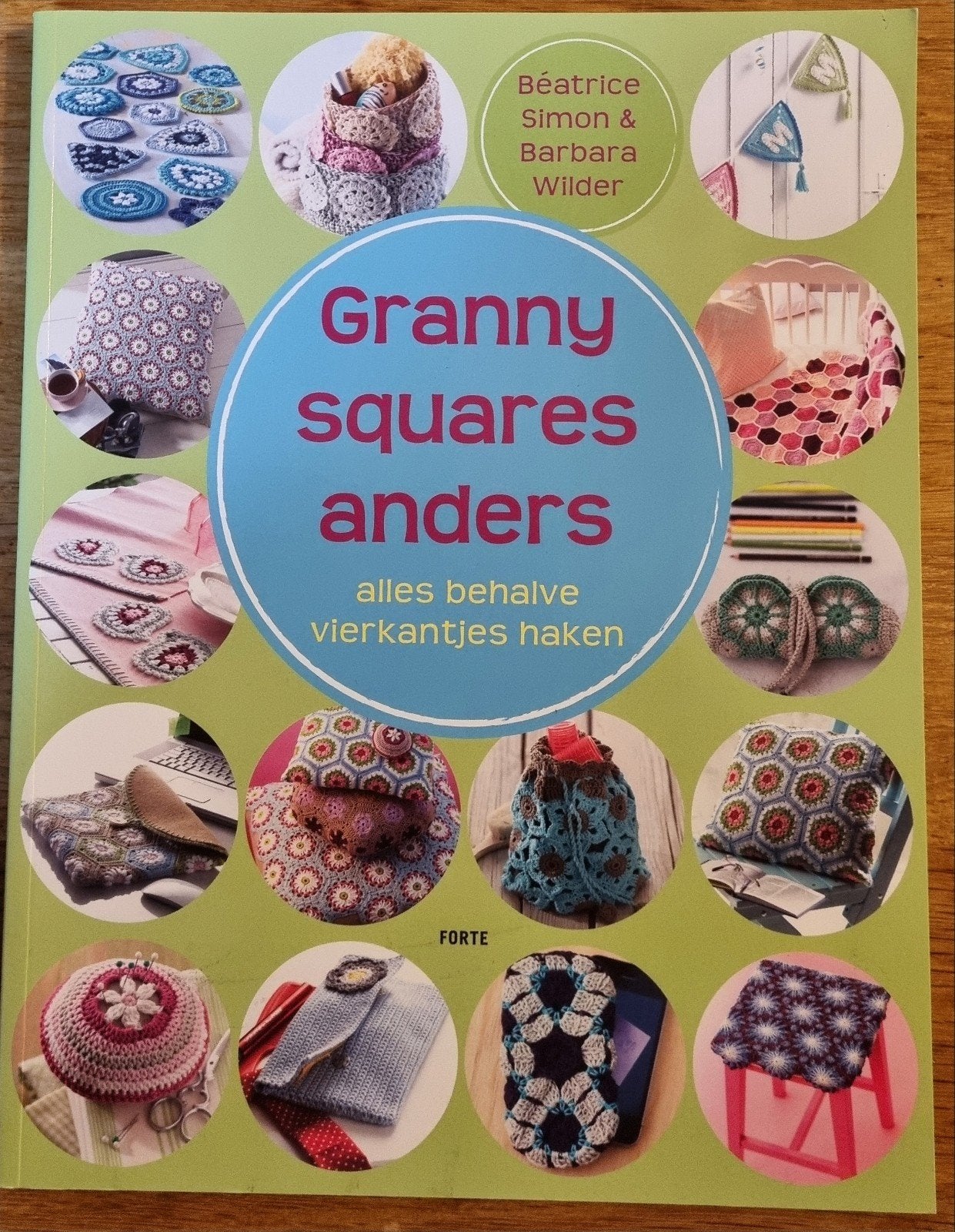 Granny Squares Anders: Alles behalve vierkantjes haken, Boeken, Hobby en Vrije tijd, Ophalen of Verzenden, Zo goed als nieuw, Breien en Haken