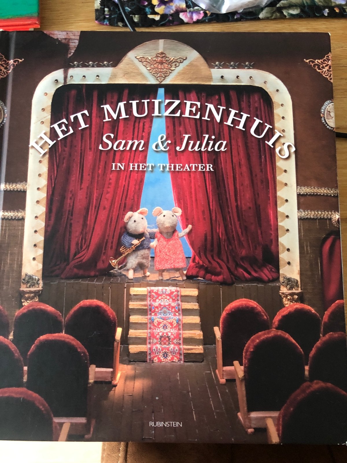 Het Muizenhuis Sam & Julia in het Theater - Groot Boek, Ophalen of Verzenden, Zo goed als nieuw, 3 tot 4 jaar