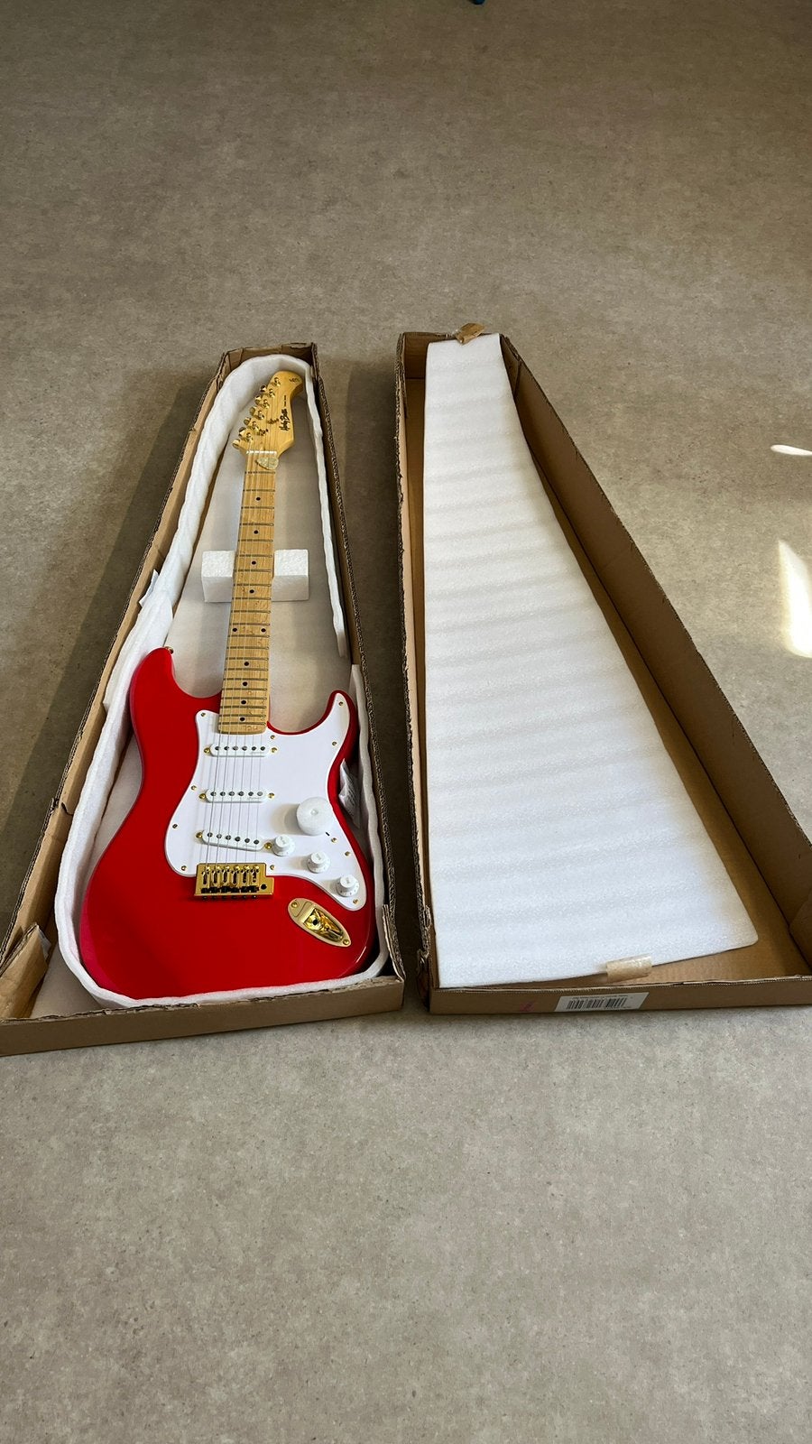 Harley Benton ST59 Hank Marvin strat te koop, Ophalen, Zo goed als nieuw, Solid body, Overige merken