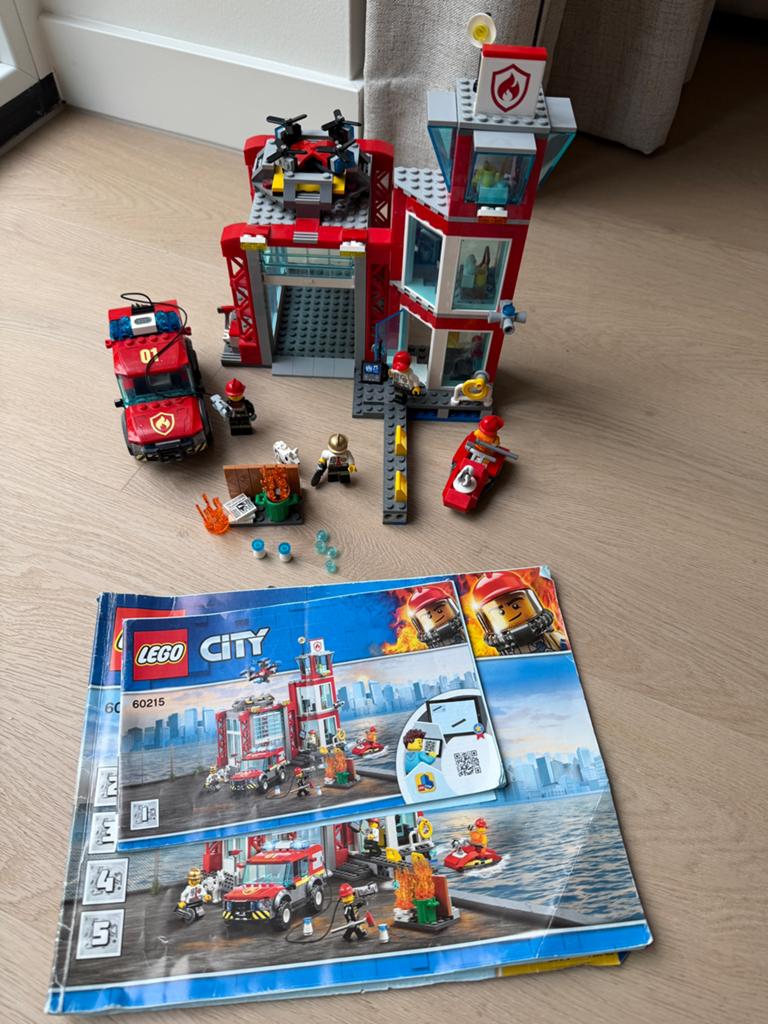 Lego City Brandweerkazerne 60215, Ophalen of Verzenden, Zo goed als nieuw