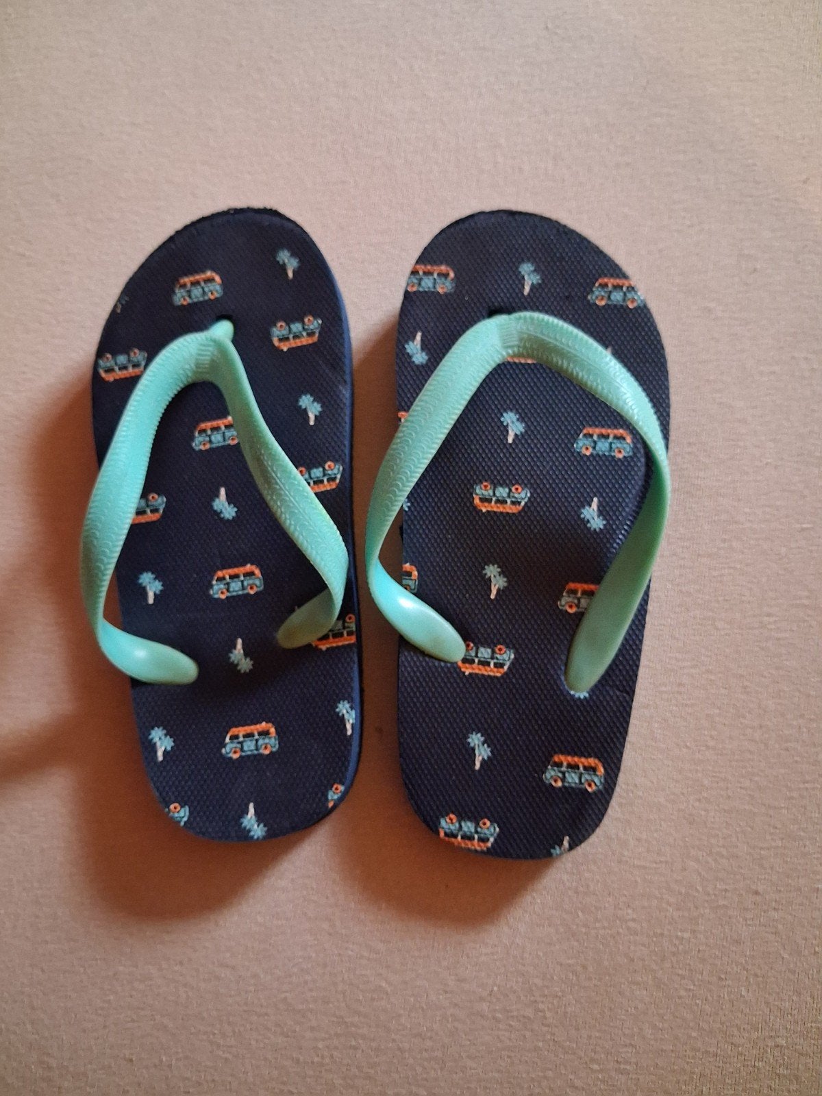 Leuke slippertjes met busjesprint, Ophalen of Verzenden, Zo goed als nieuw
