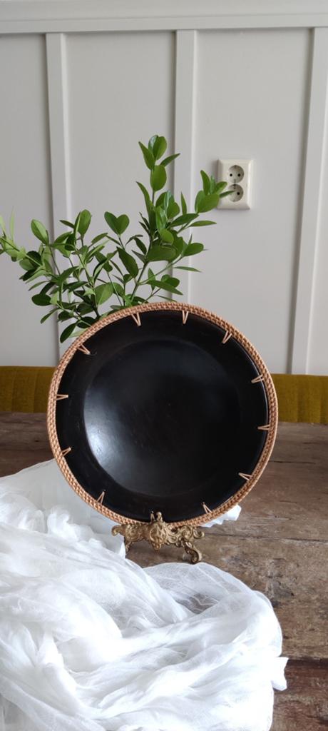 Prachtige keramiek schaal met rotan rand - Boho., Porselein of Keramiek, Schaal, Rond, Ophalen of Verzenden