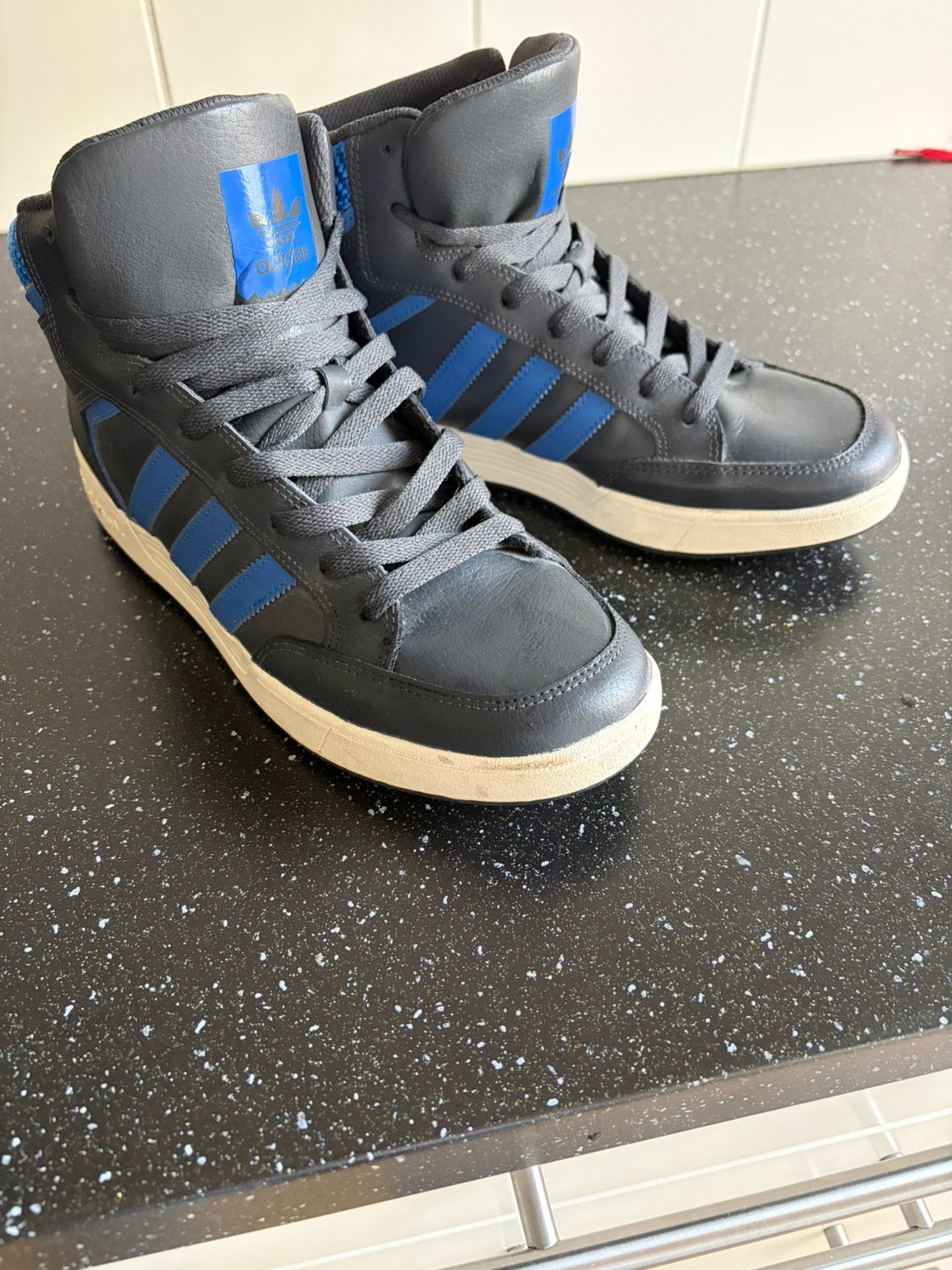 Adidas schoenen maat 44, Ophalen, Blauw, Sneakers of Gympen, Zo goed als nieuw