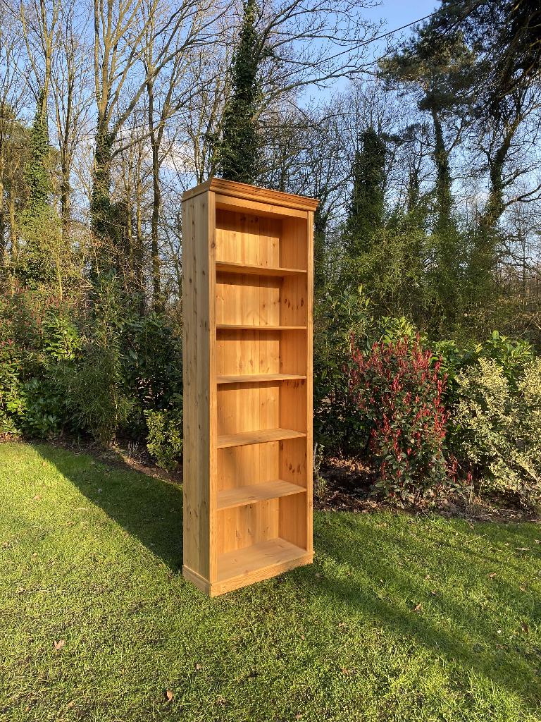 Hoge grenen boekenkast Notio Living design, Huis en Inrichting, Kasten | Boekenkasten, Zo goed als nieuw, 50 tot 100 cm, 200 cm of meer