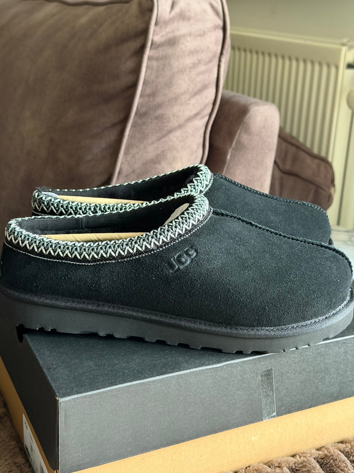 UGG TASMAN ZWART 42, Ophalen of Verzenden, Nieuw, Zwart