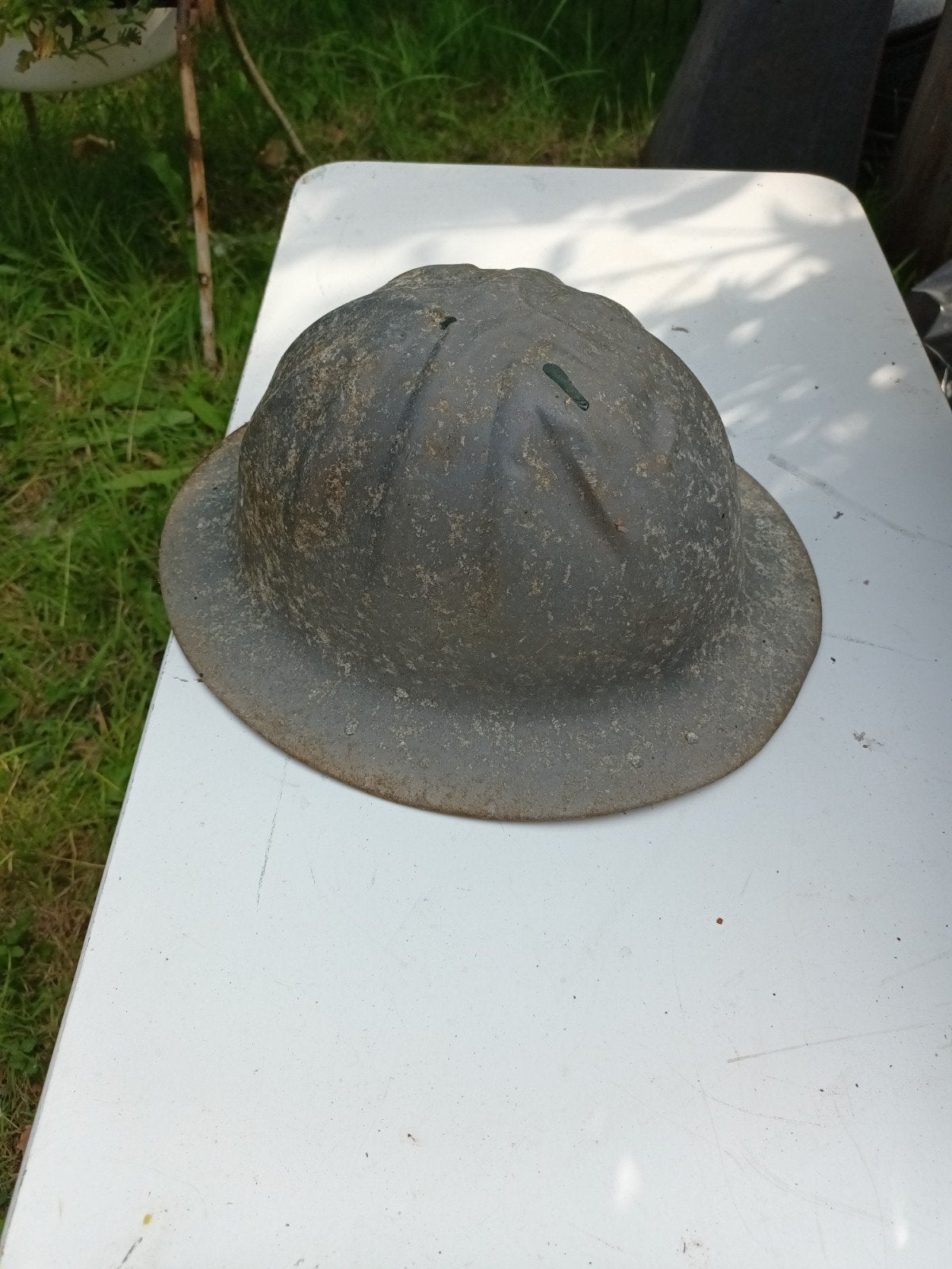 Oude militaire helm - WOI/WOII, Verzamelen, Ophalen of Verzenden, Helm of Baret
