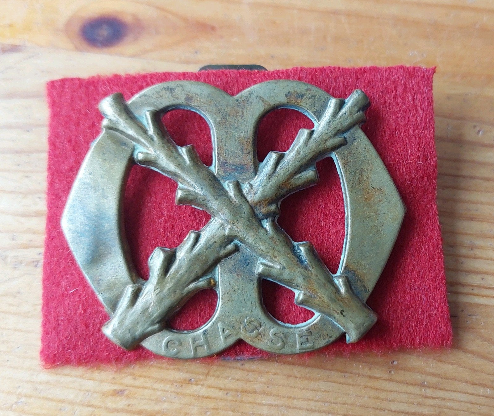 Baretembleem Chassé, Verzamelen, Ophalen of Verzenden, Landmacht, Nederland, Embleem of Badge