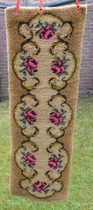 kleedje loper kastje tafeltje hand geknoopt lang115 breed 39, Huis en Inrichting, 100 tot 150 cm, Zo goed als nieuw, Overige kleuren