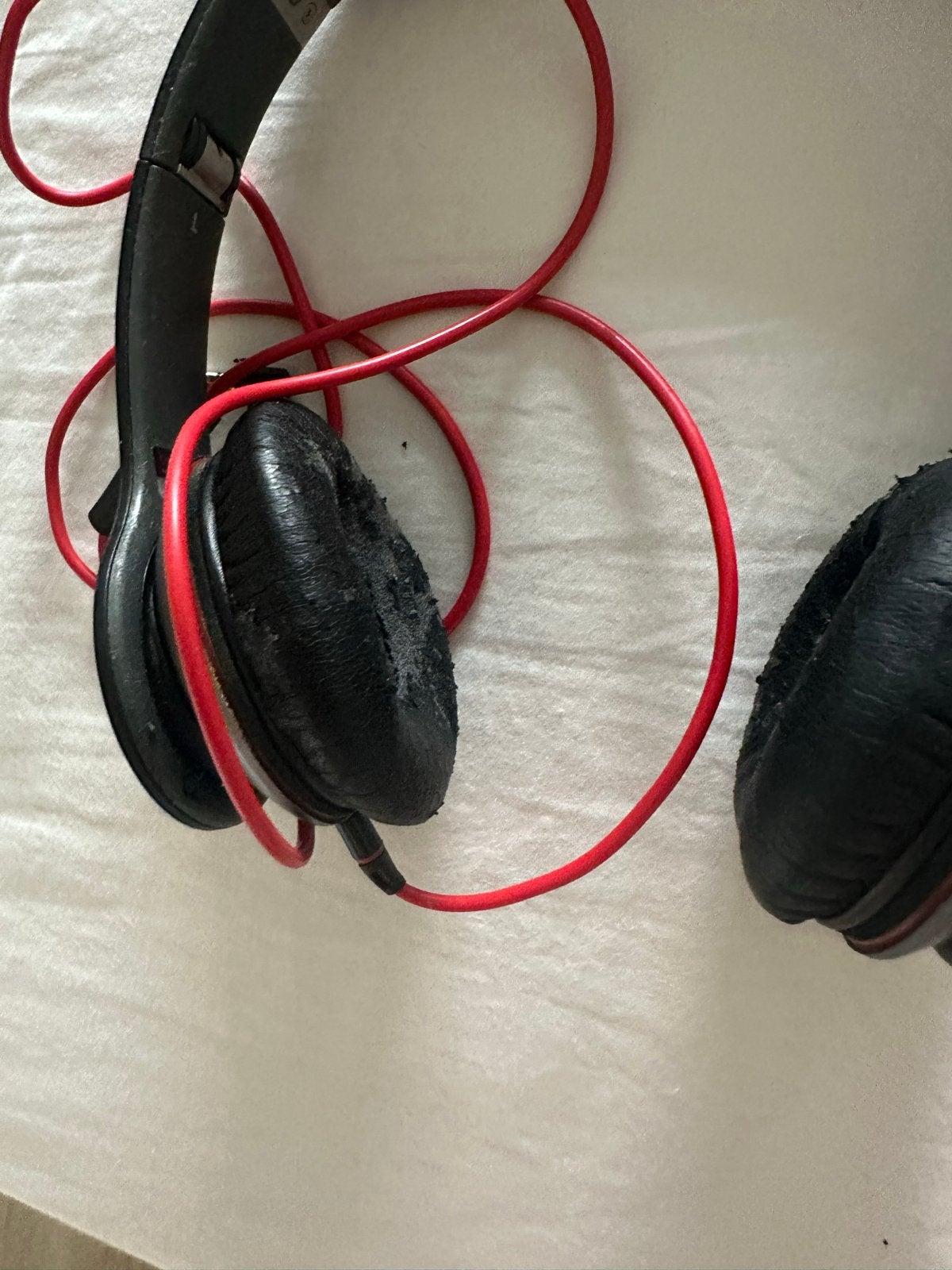 Beats Solo 2 On-Ear Koptelefoon - Zwart/Rood (Gebruikt), Audio, Tv en Foto, Gebruikt, Beats, On-ear, Ophalen of Verzenden