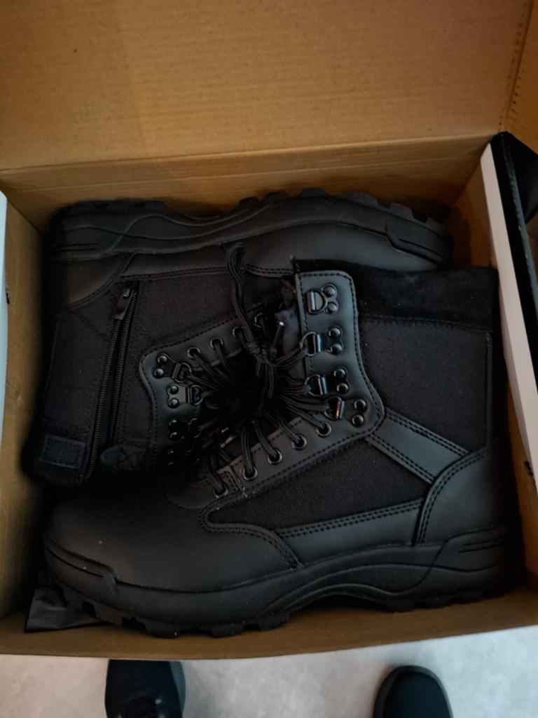 Nieuwe zwarte boots maat 45 in doos, Ophalen of Verzenden, Nieuw, Zwart, Boots
