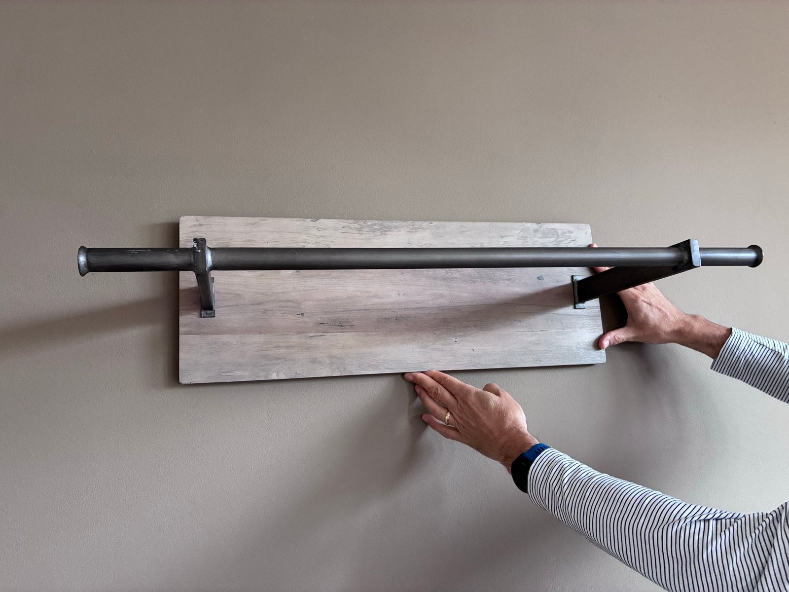 Industriële wandkapstok met houten achterplaat, Gebruikt, Minder dan 100 cm, Hout, Ophalen