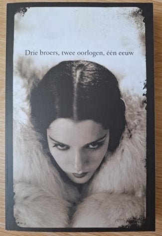 tussen rood en zwart Jan Guillou 9789044634877, Ophalen of Verzenden, Zo goed als nieuw