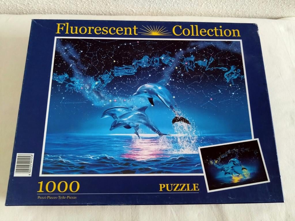 Fluorescerende dolfijnen puzzel 1000 stukjes, Ophalen of Verzenden, 500 t/m 1500 stukjes, Zo goed als nieuw, Legpuzzel