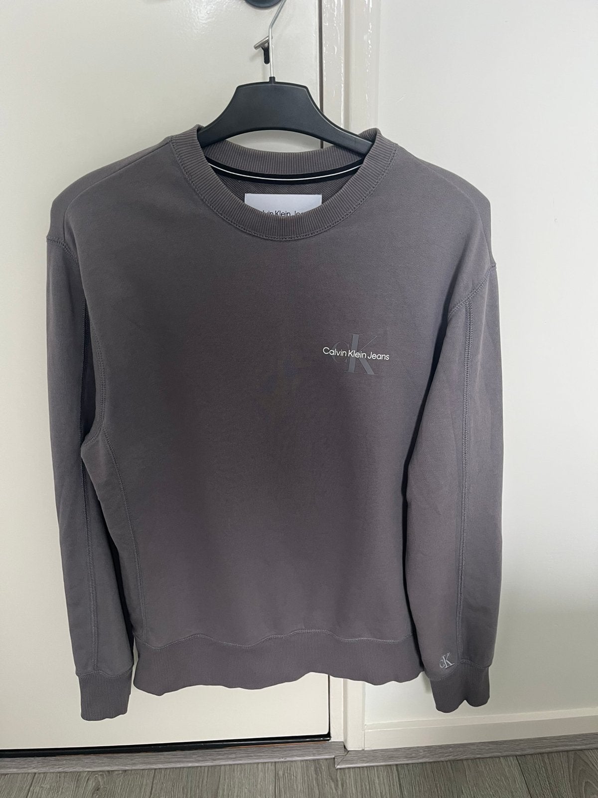 Calvin Klein Jeans sweater in maat M, Ophalen of Verzenden, Zo goed als nieuw, Maat 48/50 (M), Grijs