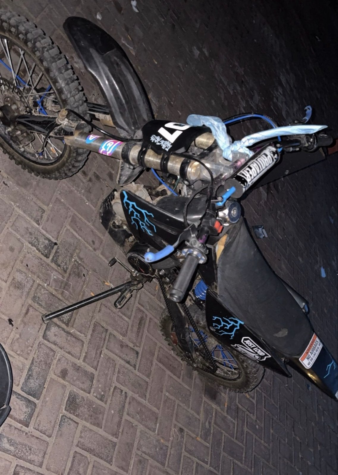 Stoere Pitbike met blauwe accenten en LED verlichting, Fietsen en Brommers, Minibikes, Midibikes en Pitbikes, Ophalen
