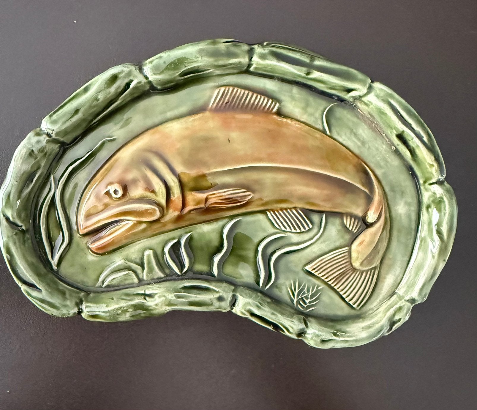 Vintage Frans Majolica Barbotine schaaltje Springende Forel, Antiek en Kunst, Ophalen of Verzenden