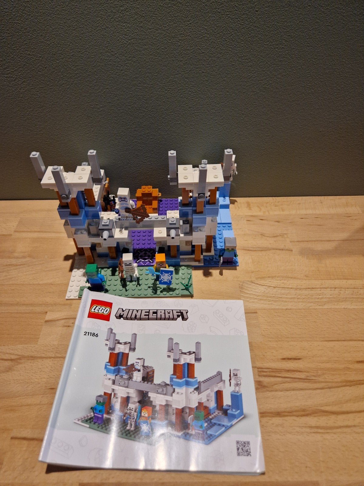 LEGO Minecraft 21186 Het Iglodorp - Zo goed als nieuw, Ophalen of Verzenden, Zo goed als nieuw