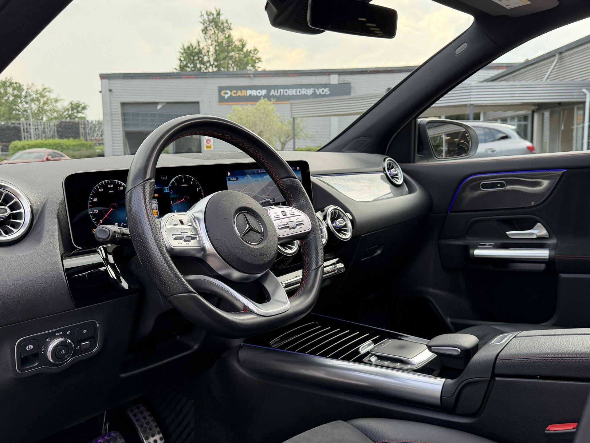 Mercedes-Benz GLA 200 AMG-Line | Panodak | Trekhaak | CarPla, 4 cilinders, Met garantie (alle), Wit, Automatische klimaatregeling