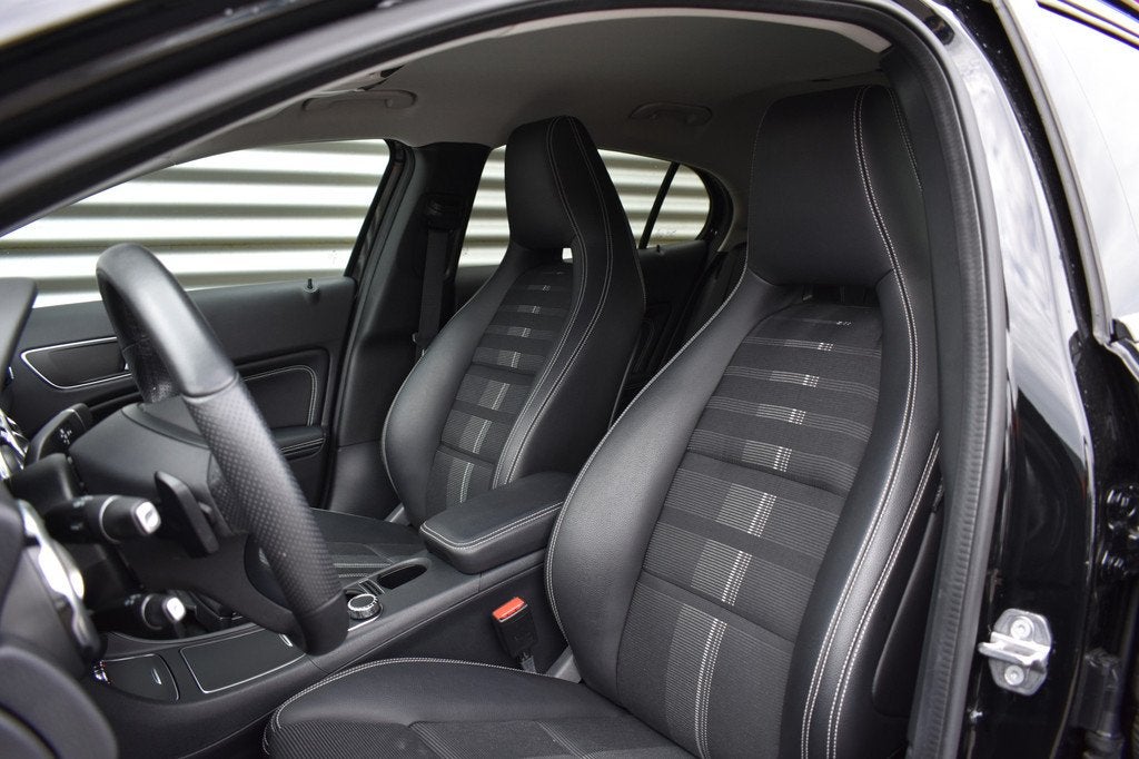 Mercedes-Benz GLA 200 Premium Plus Automaat | LED | Navi | C, Auto's, Mercedes-Benz, 15 km/l, Gebruikt, Automatische klimaatregeling