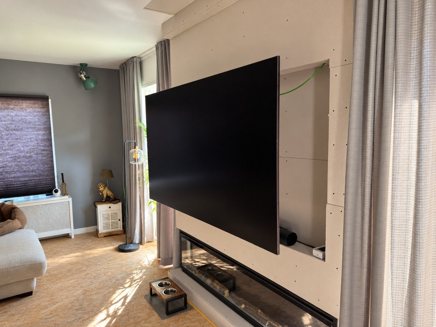 Prachtige Vogel's elektrische draaibare muurbeugel TVM 7675, Ophalen, Zo goed als nieuw