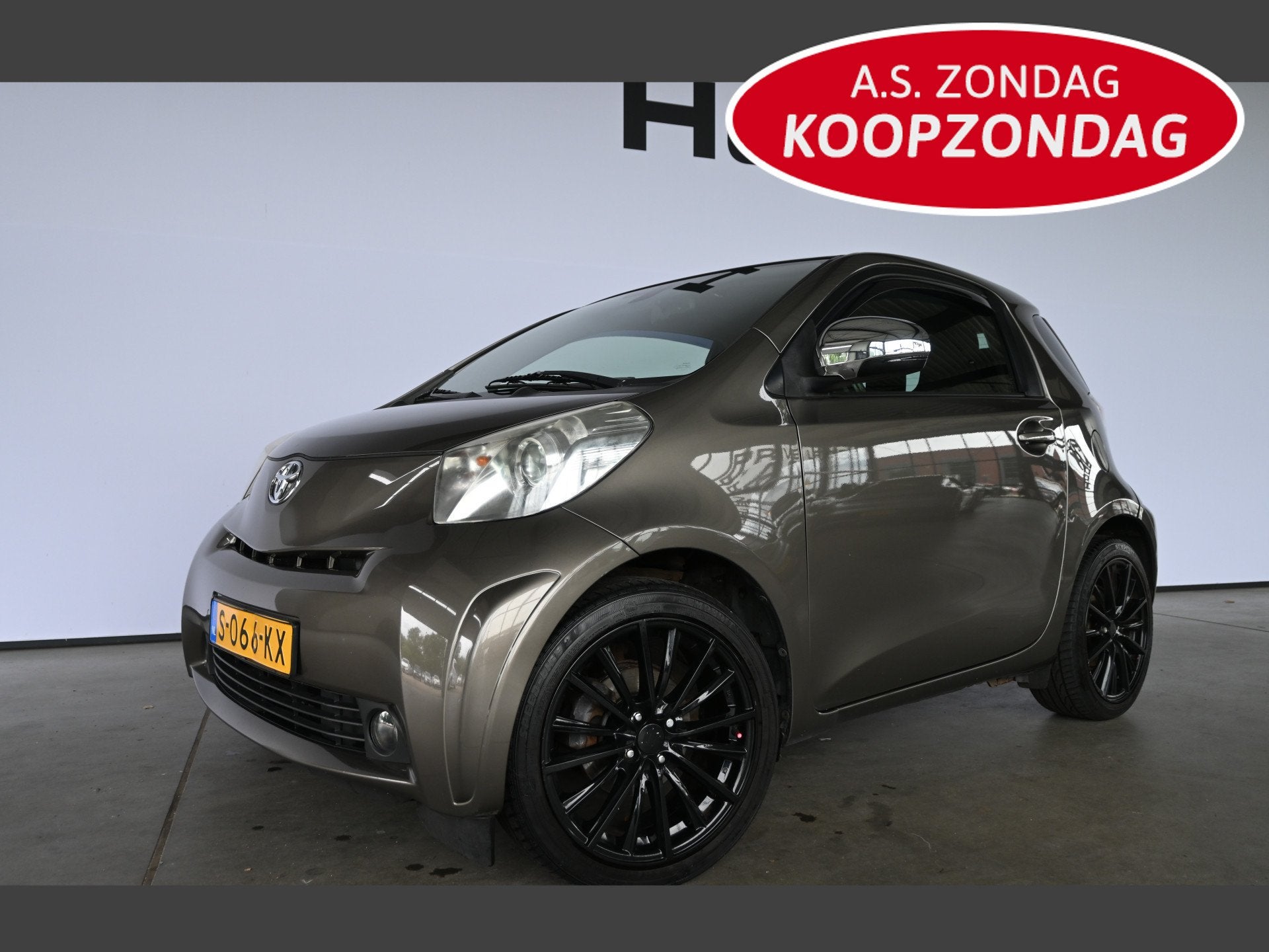Toyota iQ