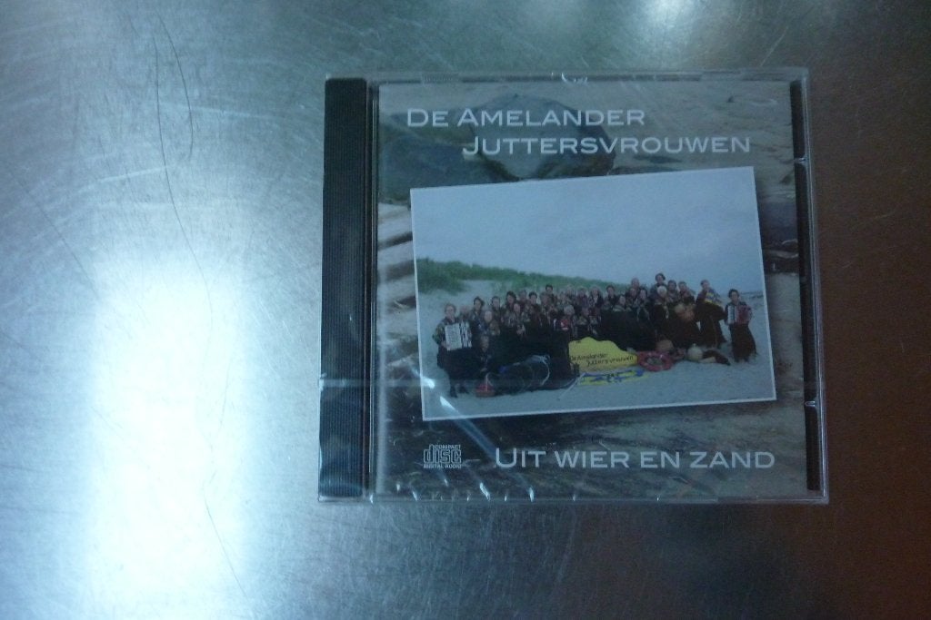 De Amelander Juttersvrouwen - Uit Wier En Zand NIEUW, Ophalen of Verzenden, Nieuw in verpakking, Levenslied of Smartlap