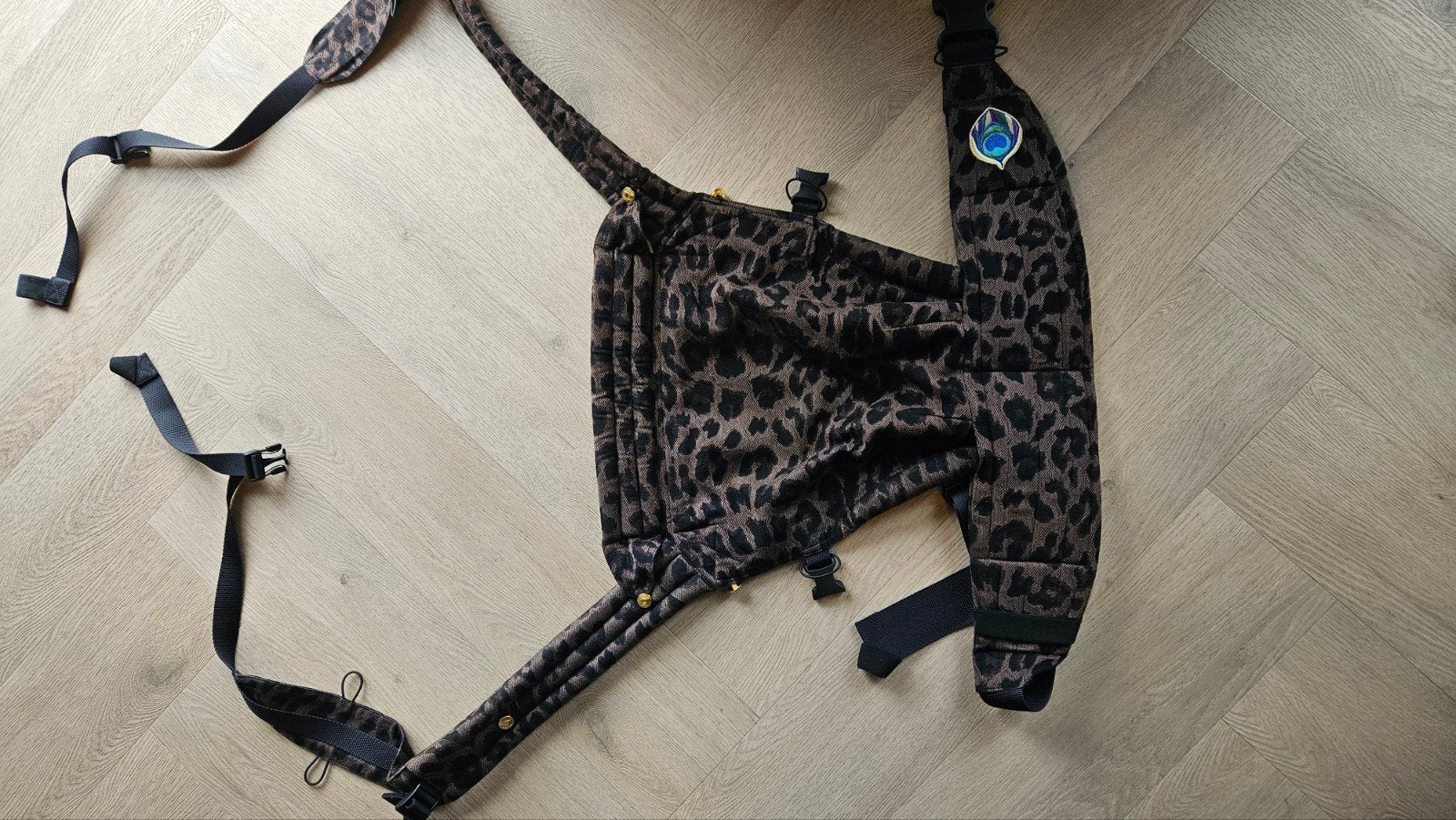 Artipoppe Leopard Dark Limited Draagzak, Overige merken, Buik of Rug, Ophalen of Verzenden, Zo goed als nieuw