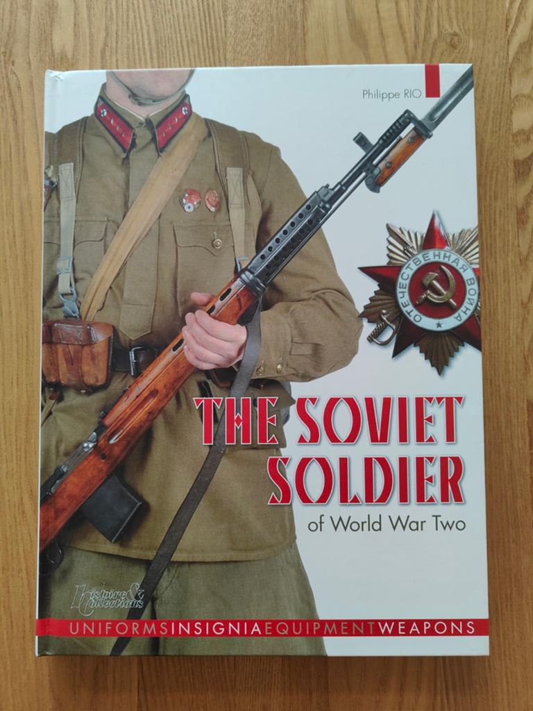The Soviet Soldier of World War Two - Uniforms & Insignia, Tweede Wereldoorlog, Ophalen of Verzenden, Zo goed als nieuw, Landmacht