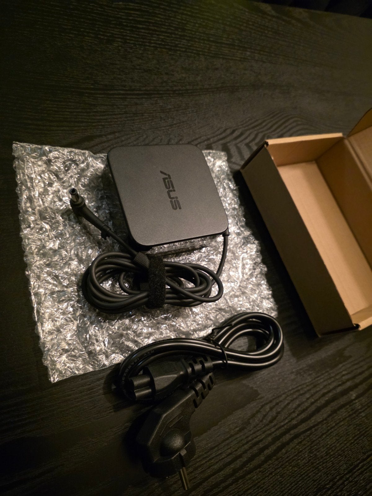 Originele Asus oplader - Zo goed als nieuw, Ophalen of Verzenden, Zo goed als nieuw, Asus