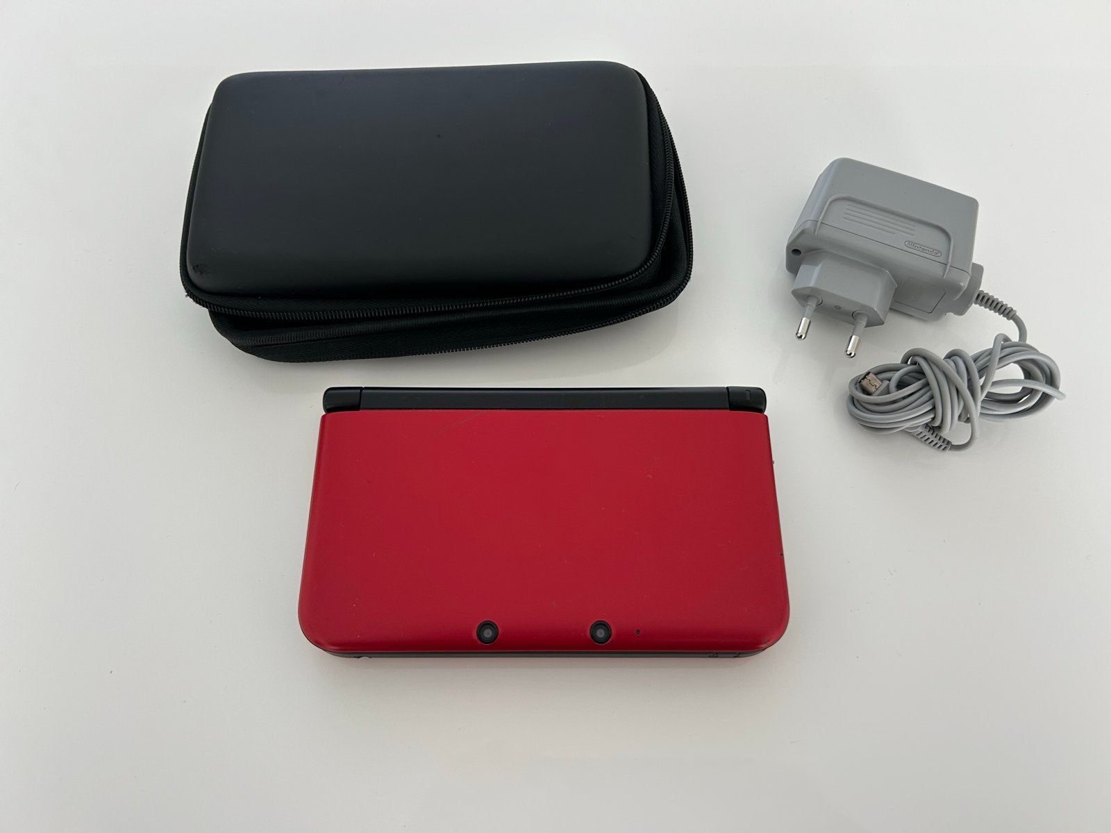 Nintendo 3DS XL Rood met oplader en hoesje, 3DS XL, Ophalen of Verzenden, Zo goed als nieuw, Rood