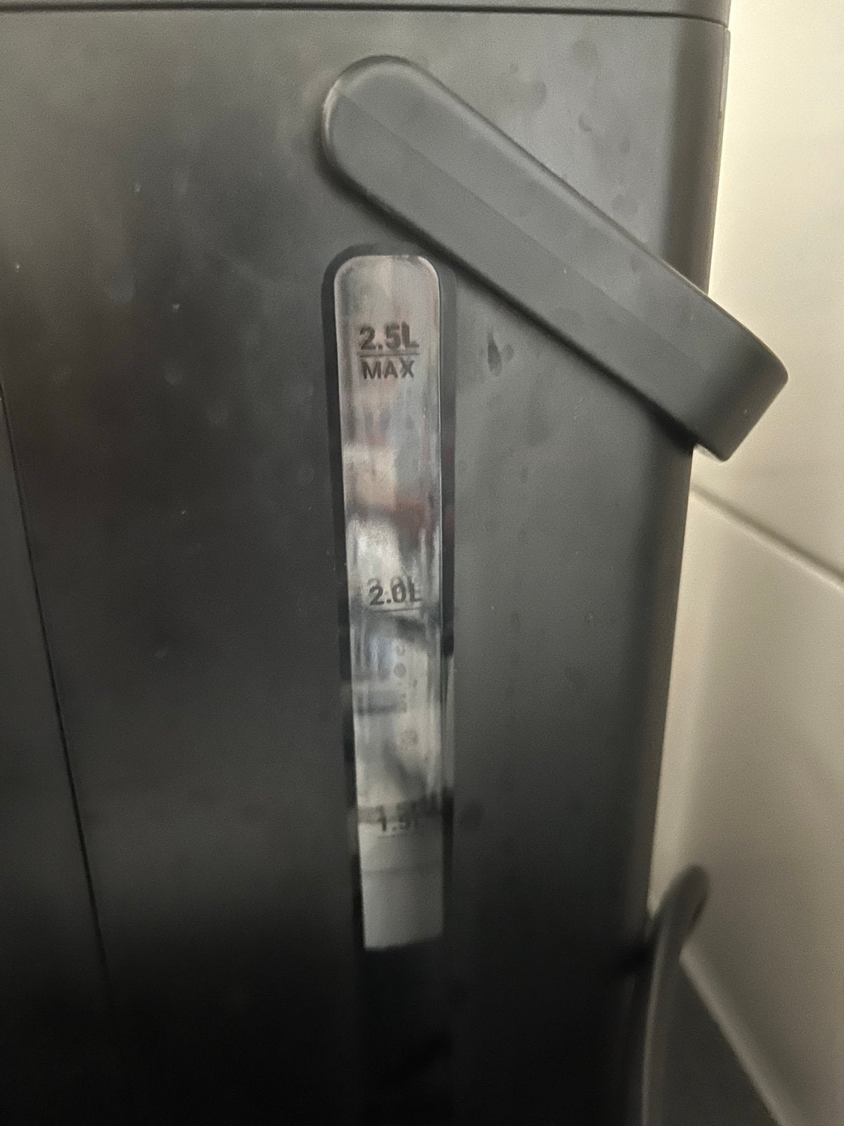 Tomado Heetwaterdispenser - Zwart - 2.5L, Witgoed en Apparatuur, Waterkokers, 2 liter of meer, Ophalen of Verzenden, Nieuw