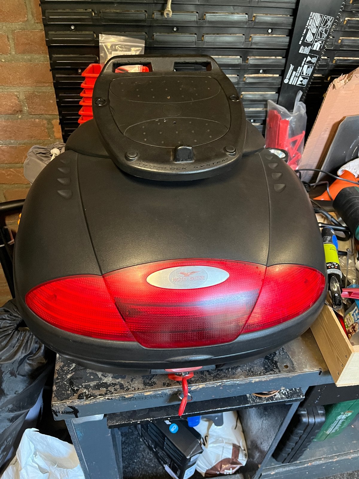 Moto Guzzi Monolock Topkoffer met 2 sleutels en plaat, Ophalen, Gebruikt