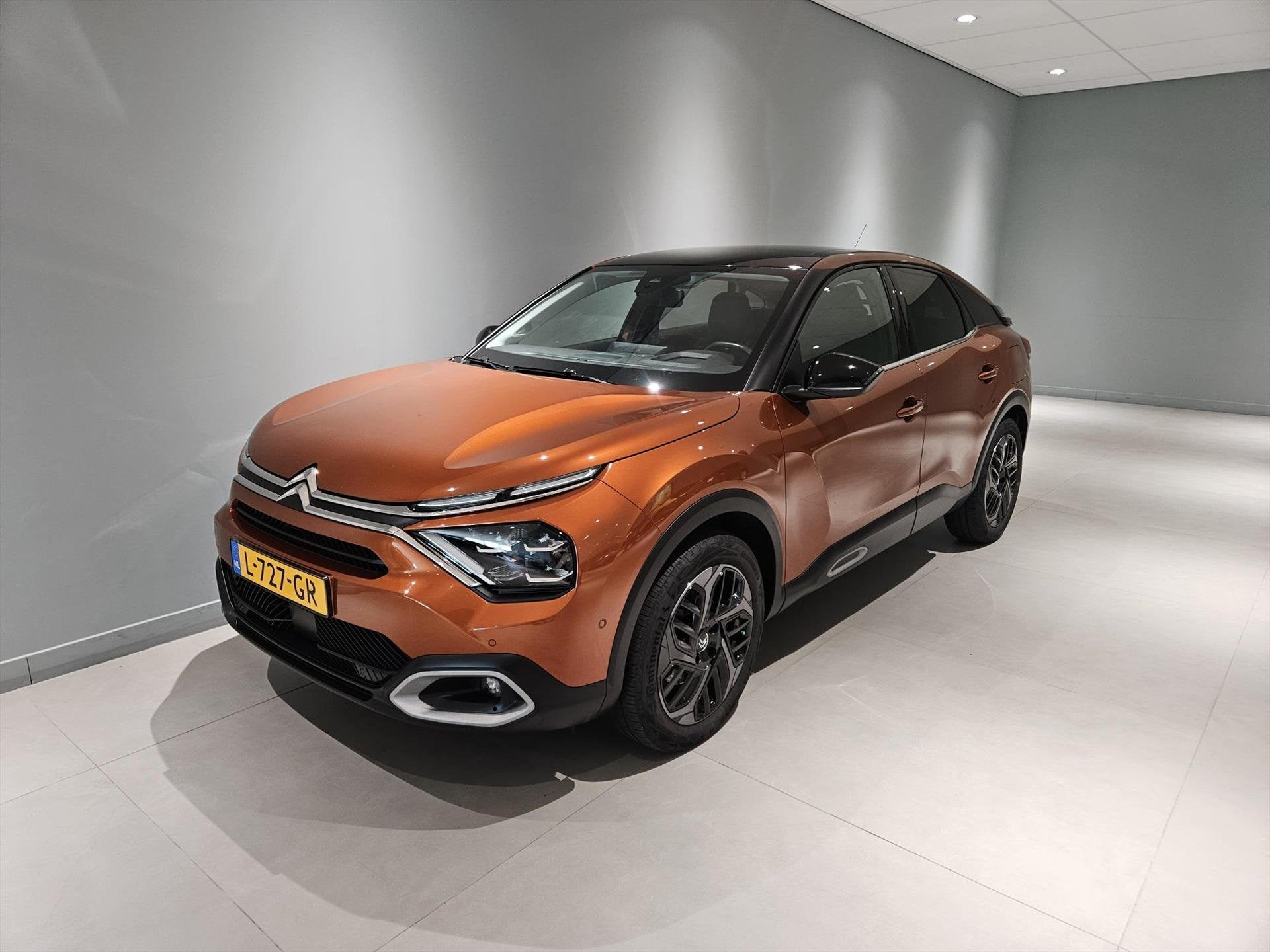 CITROEN C4 1.2 PureTech 130pk EAT8 Launch Edition Feel, Auto's, 12 maanden, Gebruikt, Leder en Stof, 3 cilinders