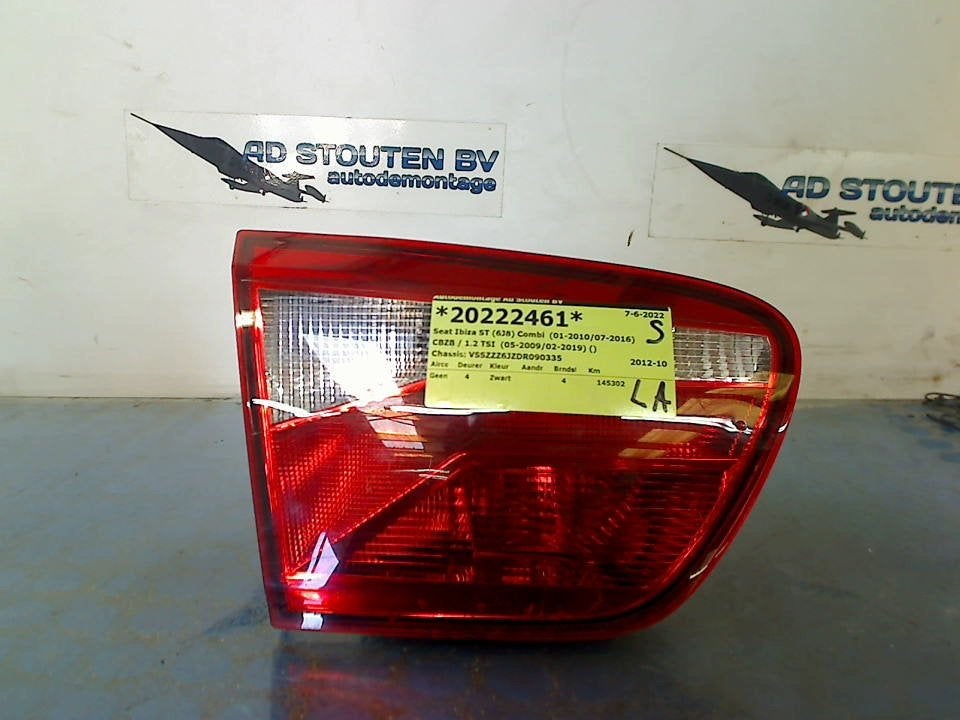 Achterlicht Links binnen Seat Ibiza ST (6J8) 2012 6j8945093c, Service@seat.de, Seat, Seat Deutschland GmbH, Gebruikt