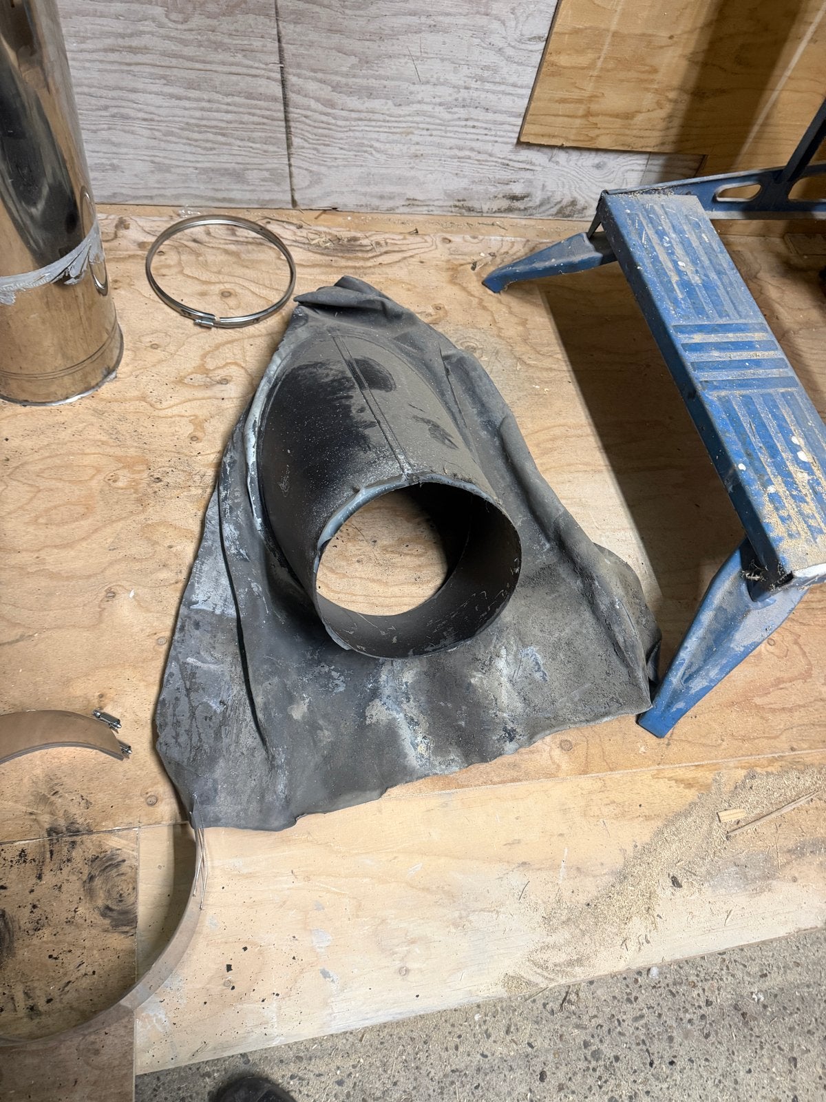 RVS Schoorsteenpijp 150/200mm met Dakdoorvoer en Regenkap, Ophalen, Gebruikt