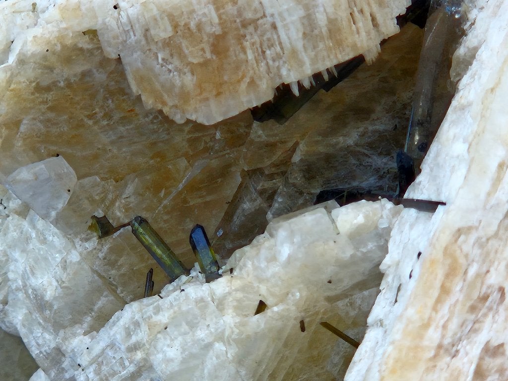 groene toermalijn mierennest kleinste toermalijn ooit gezien, Verzenden, Mineraal