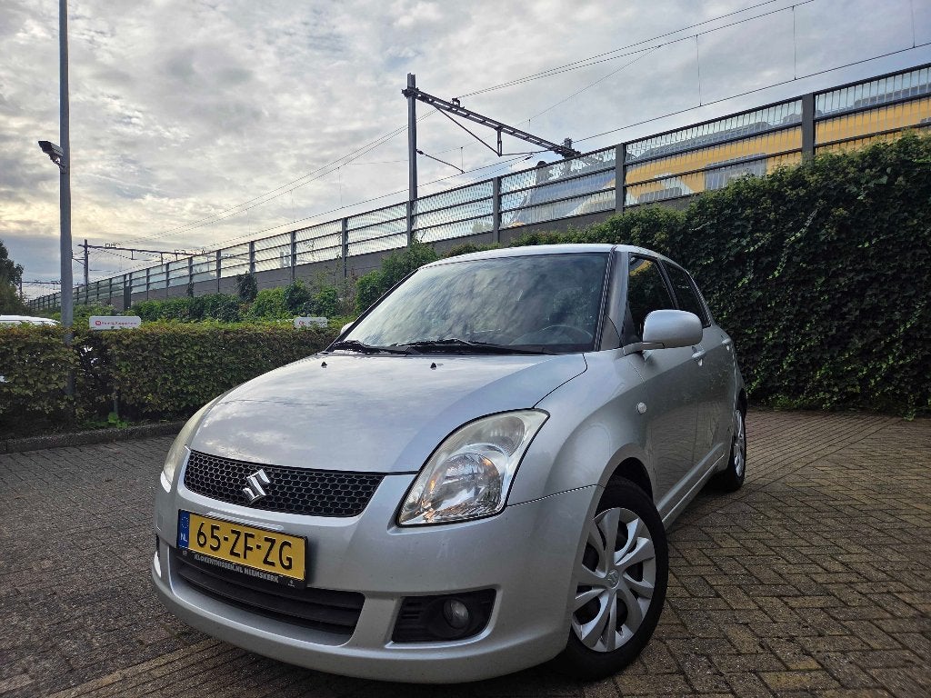 Suzuki Swift | 5deurs | 85.000 km | 4 Elektr ramen + stuur, Voorwielaandrijving, Stof, 40 €/maand, 400 kg