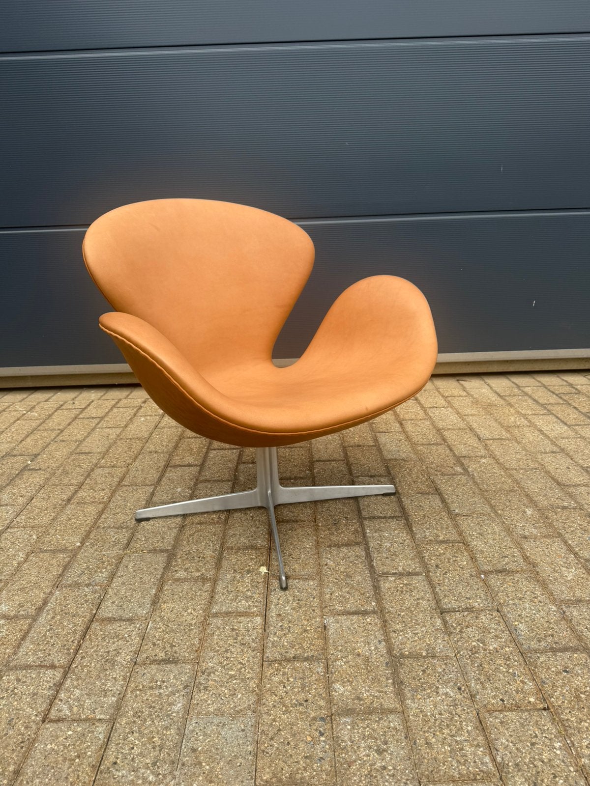 Fritz Hansen Swan Chair 05-‘67 Cognac Camel leder NIEUWstaat, Ophalen of Verzenden, Zo goed als nieuw, 75 tot 100 cm, Vitra togo møller sede artifort cassina b&b italia edra leolux