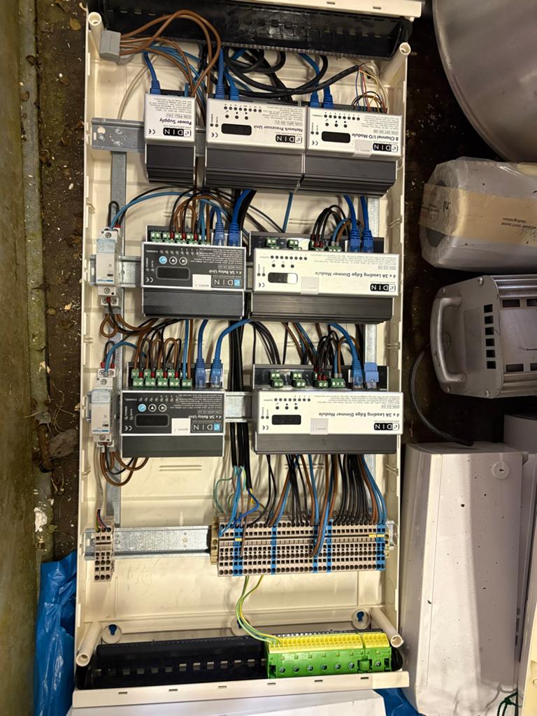 Complete DIN-rail kast met diverse modules, Ophalen