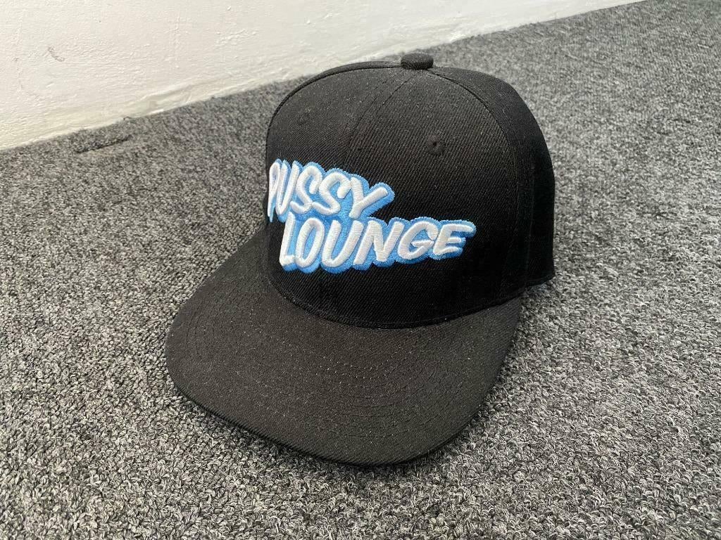 B2S Pussy Lounge merchandise snapback cap pet zwart NIEUW, Ophalen of Verzenden, Nieuw, Pet